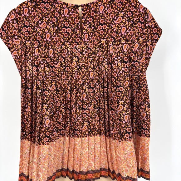 DR2 Short Sleeve Accordion Pleated Floral Paisley Print Cap Sleeve Top Sz L - Picture 5 of 8